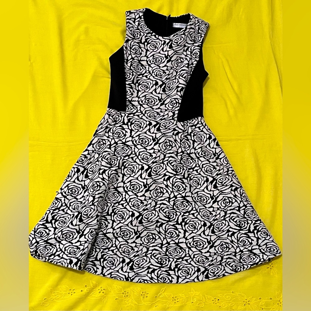 Black and white roses dress kids